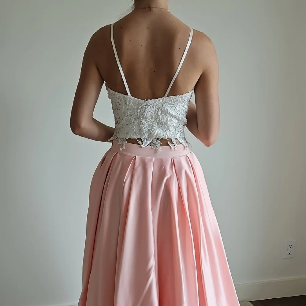 Formal white lace top and pink taffeta pleated skirt - Picture 3 of 7